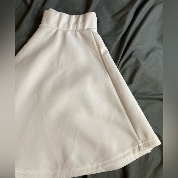 White mini skirt - Picture 3 of 3